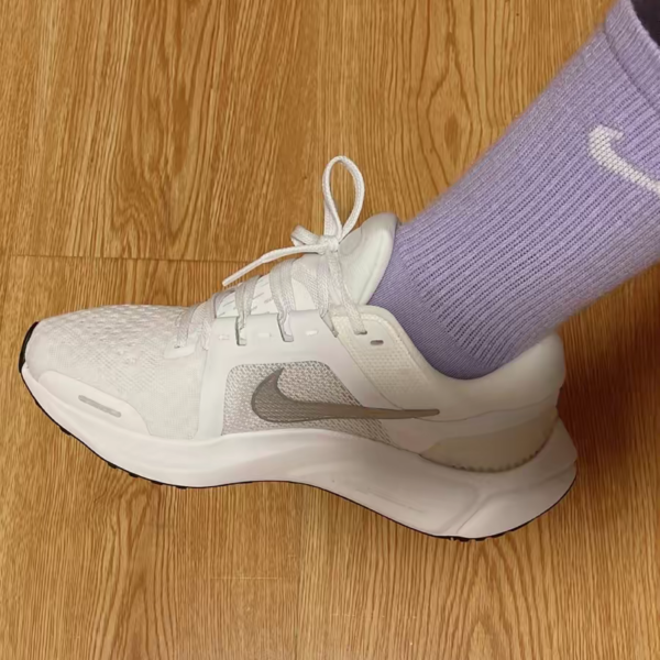 Giay Nike Air Zoom Vomero 16 'White Metallic Silver' DA7698-100