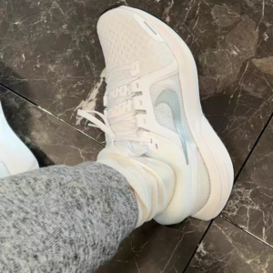 Giay Nike Air Zoom Vomero 16 'White Metallic Silver' DA7698-100