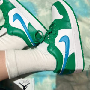 Giay Nike Air Jordan 1 Low 'Lucky Green' DC0774-304