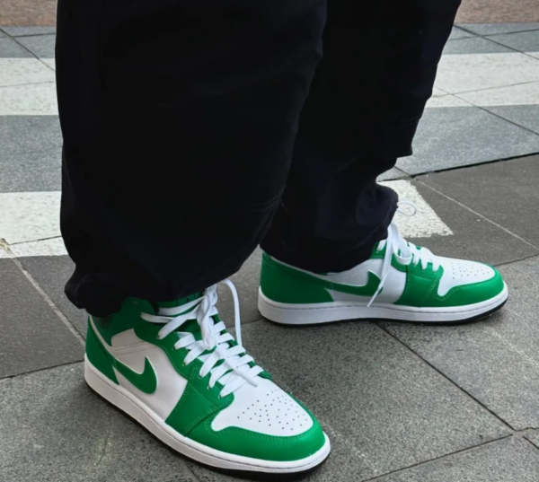 Giay Nike Air Jordan 1 Mid 'Lucky Green' DQ8426-301