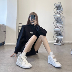 Alternative view of Giày Nike Wmns Air Jordan 1 Mid SE 'White Quilted' DB6078-100