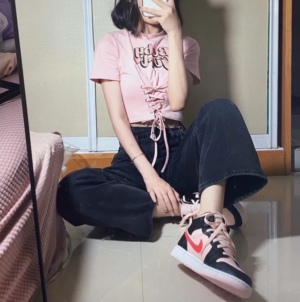 Giay Nike Air Jordan 1 Mid GS 'Black Pink Crimson' 554725-604