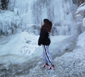 Giay Nike Air Jordan 1 Mid GS 'Black Pink Crimson' 554725-604