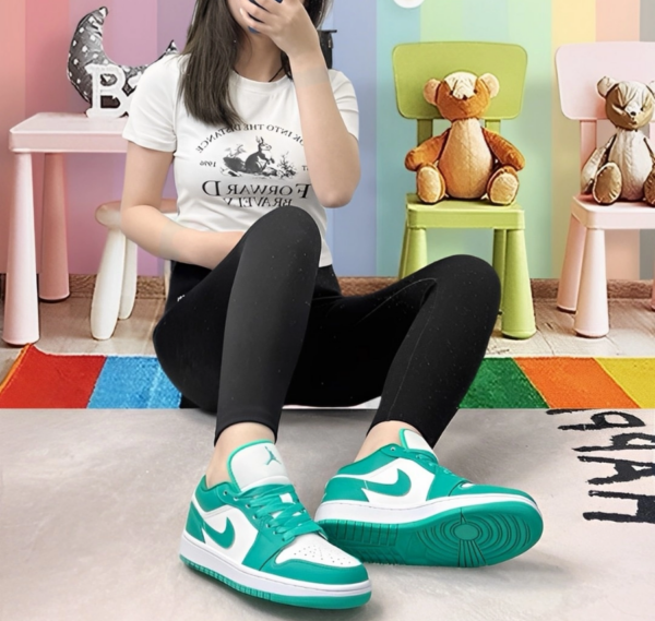Giày Nike Air Jordan 1 Low Wmns 'New Emerald' DC0774-132 - Ảnh 2