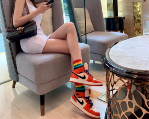 Giay Nike Air Jordan 1 Mid SE GS 'Team Orange' BQ6931-800