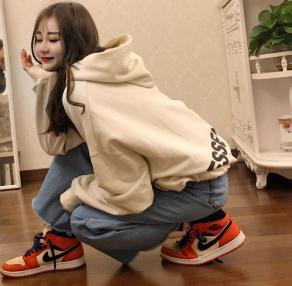 Giay Nike Air Jordan 1 Mid SE GS 'Team Orange' BQ6931-800