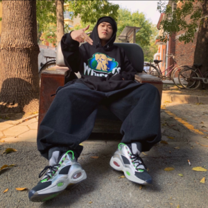 Giay Reebok Illumination's Minions x Question Mid 'Gru's Lab' FW7548