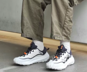 Giay Nike ACG Mountain Fly 2 Low 'White Bright Mandarin' DV7903-001