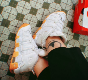 Alternative view of Giày Nike Air More Uptempo GS 'White Gum' 415082-101