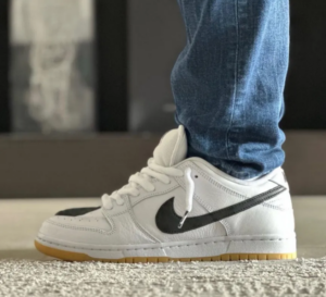Giay Nike SB Dunk Low Pro 'White Gum' CD2563-101