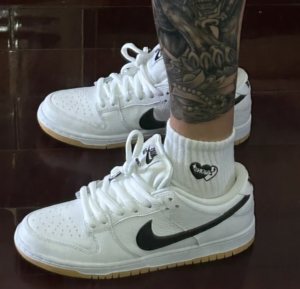 Giay Nike SB Dunk Low Pro 'White Gum' CD2563-101