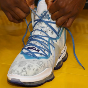 Giay Nike LeBron 19 'Space Jam' DC9338-100