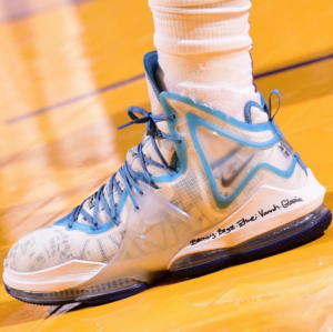 Giay Nike LeBron 19 'Space Jam' DC9338-100