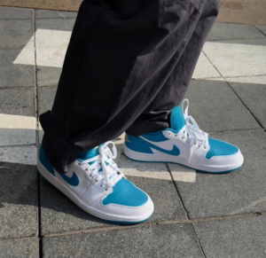 Giay Nike Air Jordan 1 Low 'Aquatone' 553558-174
