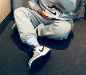 Giay Nike Air Jordan 1 Low SE GS 'Flight Club' DX4374-008