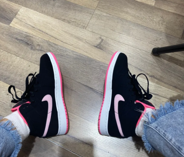Giày Nike Air Jordan 1 Mid 'Black Digital Pink' (GS) 555112-066 - Ảnh 4