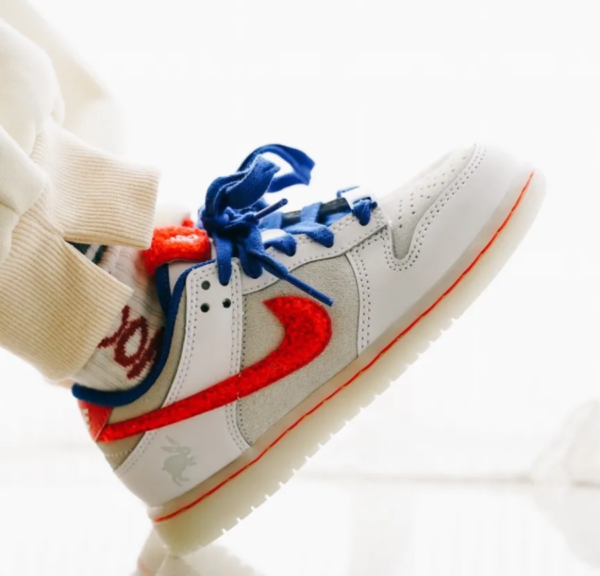 Giay Nike Dunk Low Retro Year of the Rabbit 'White Varsity Royal' FD4203-161
