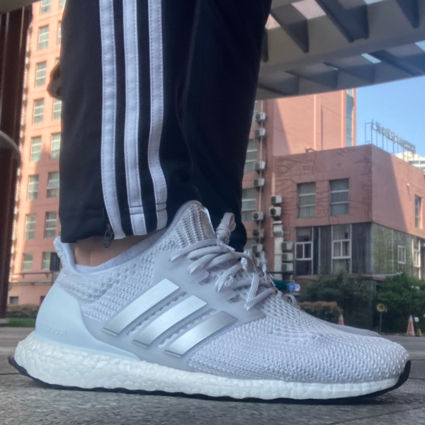 Giay Adidas Ultra Boost 4.0 DNA 'White Silver Metallic' FY9317