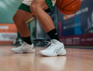 Giay Asics Gelhoop V15 'White' 1063A063-100