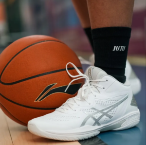 Giay Asics Gelhoop V15 'White' 1063A063-100