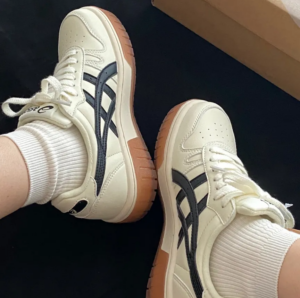 Giay Asics Court MZ 'Cream Black Gum' 1203A127-750