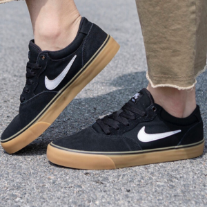 Giay Nike SB Chron 2 'Black Gum' DM3493-002