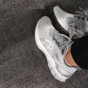 Giay Asics NovaBlast 2 'Platinum' 1011B289-020