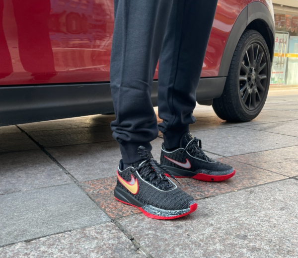 Giay Nike LeBron 20 GS 'Trinity' DQ8651-001