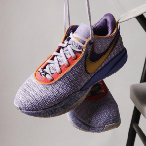 Giay Nike LeBron 20 'Violet Frost' DJ5423-500