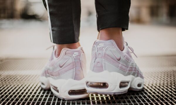 Giày Nike Air Max 95 Deluxe 'Particle Rose' AA1103-600 - Ảnh 4