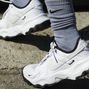 Giay Nike TC 7900 'White Black' DR7851-100