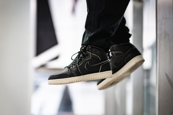 Giày Nike Air Jordan 1 Retro High 'Black Desert Sand' AA3993-021 - Ảnh 2
