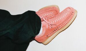 Giay Clarks x Supreme Woven Wallabee 'Pink' 261-60847