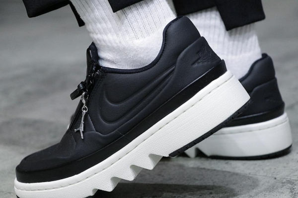 Giày Nike Wmns Air Jordan 1 Jester XX Low 'Black' AV4050-001 - Ảnh 2