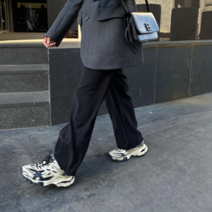 Alternative view of Giày Balenciaga Track.2 Sneaker 'Beige Black' 568614-W2GN3-8071