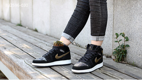 Giày Nike Air Jordan 1 Retro High 'Heiress Camo' 832596-030 - Ảnh 2