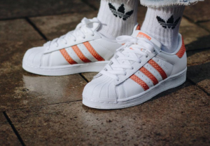 Giay Adidas SuperStar W 'White Chalk Coral' CG5462