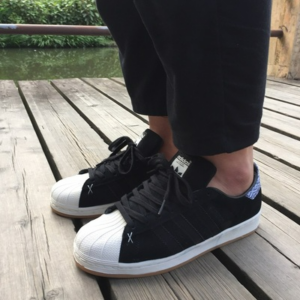 Giay Adidas Superstar 'Black Gum' B27737