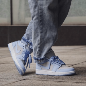 Alternative view of Giày Nike Wmns Air Jordan 1 Low 'University Blue' DC0774-050