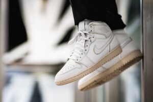 Alternative view of Giày Nike Air Jordan 1 High Premium 'Pure Platinum' AA3993-030