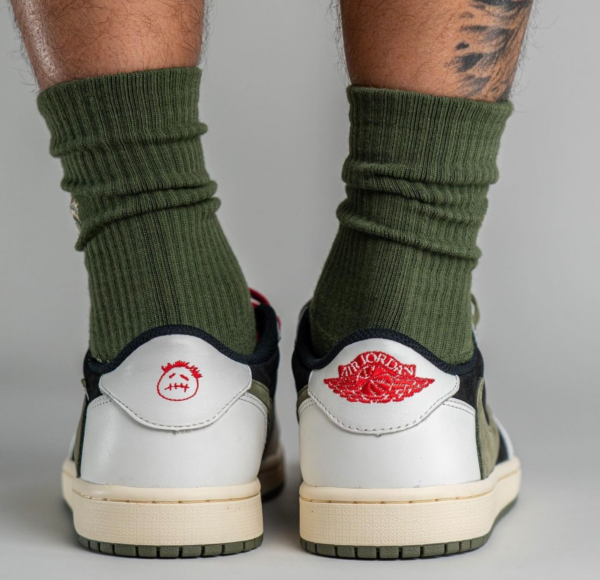 Giay Nike Air Jordan 1 x Travis Scott Retro Low OG SP 'Olive' DZ4137-106