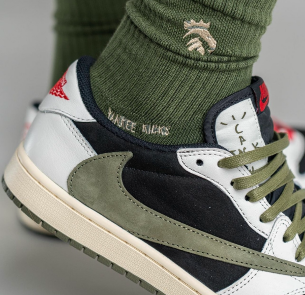Giay Nike Air Jordan 1 x Travis Scott Retro Low OG SP 'Olive' DZ4137-106