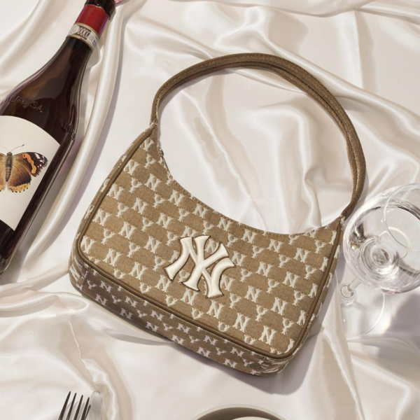 Túi Monogram Jacquard Hobo Bag New York Yankees 32BG33111-50B - Ảnh 8