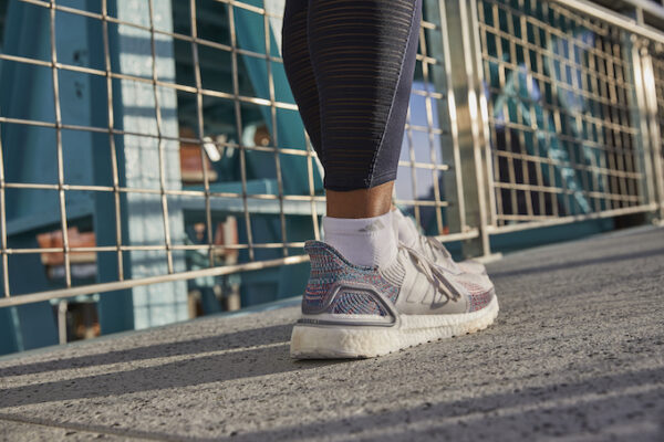 Giày Adidas Wmns UltraBoost 19 'Refract' B75877 - Ảnh 4