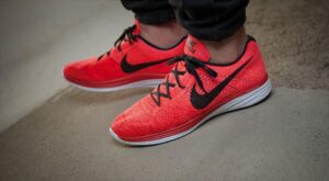 Alternative view of Giày Nike Flyknit Lunar 3 698181-602