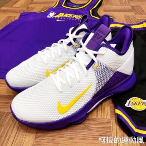 Alternative view of Giày Nike LeBron Witness 4 'Lakers' BV7427-100