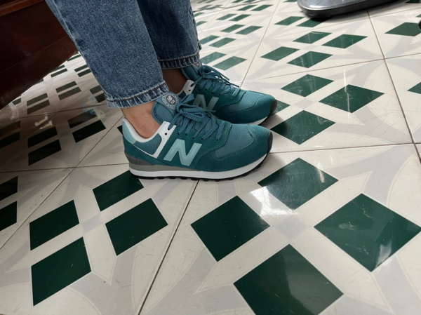 Giày New Balance 574 Classic 'Deep Sea' WL574HC2 - Ảnh 2
