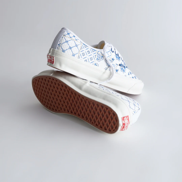 Giày Vans OG Authentic LX Kith 'Azulejo Tile' VN0A4BV9WHT - Ảnh 4