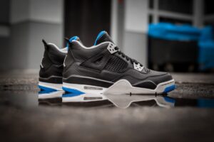 Alternative view of Giày Nike Air Jordan 4 Retro GG 'Motorsport Away' 408452-006