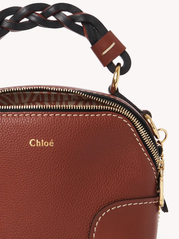 Túi Chloe Mini Daria Chain Bag In Grained & Shiny Calfskin CHC20WS362C6227S - Ảnh 4